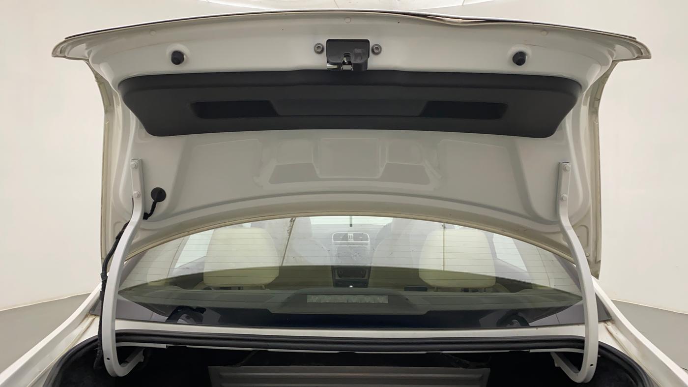 2015 Volkswagen Vento HIGHLINE PETROL AT, Petrol, Automatic, 61,682 km, Boot Door Open