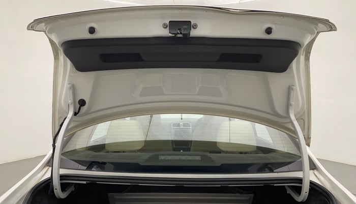 2015 Volkswagen Vento HIGHLINE PETROL AT, Petrol, Automatic, 61,682 km, Boot Door Open