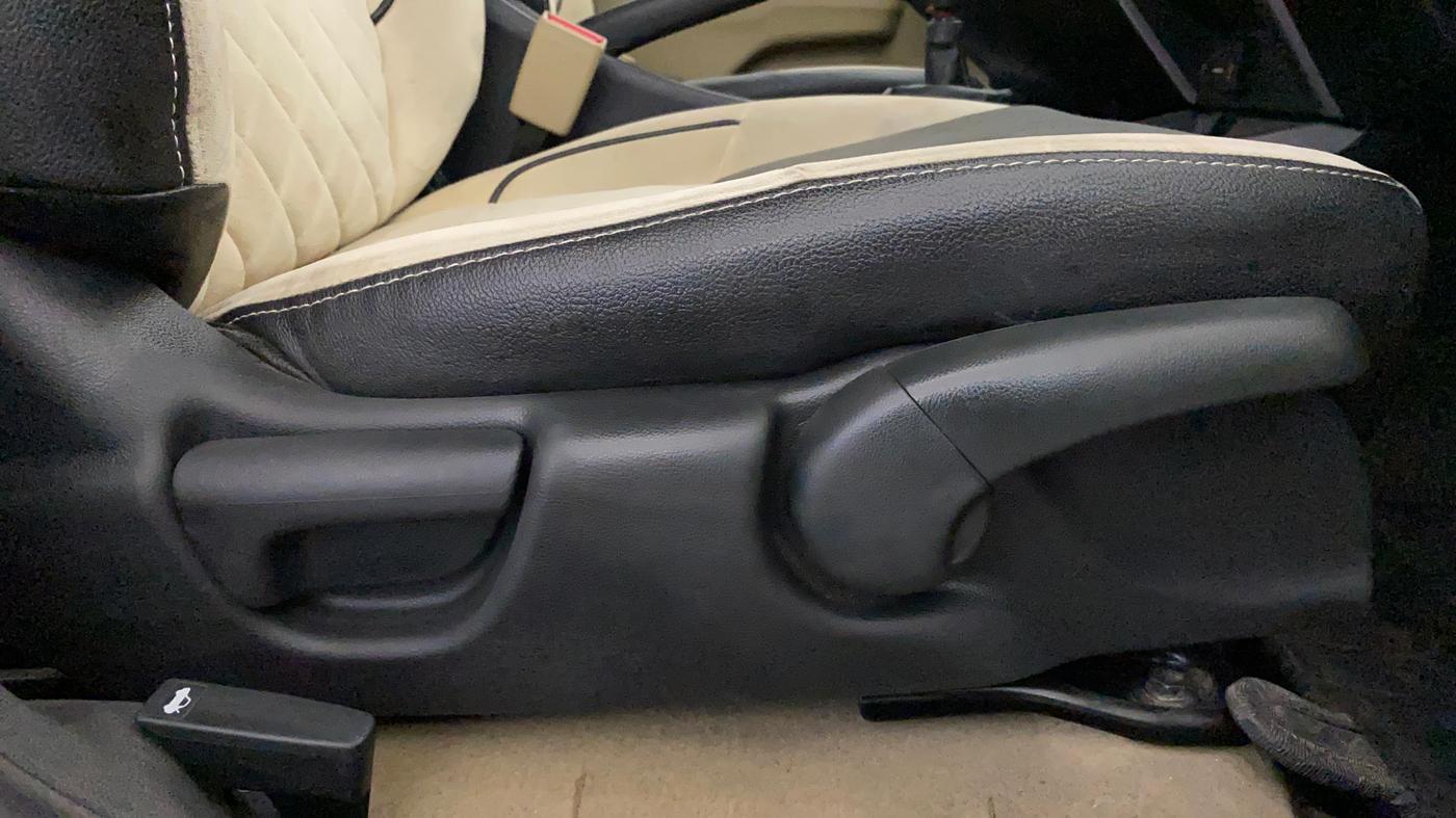 2018 Honda City 1.5L I-VTEC V MT, Petrol, Manual, 30,949 km, Driver Side Adjustment Panel