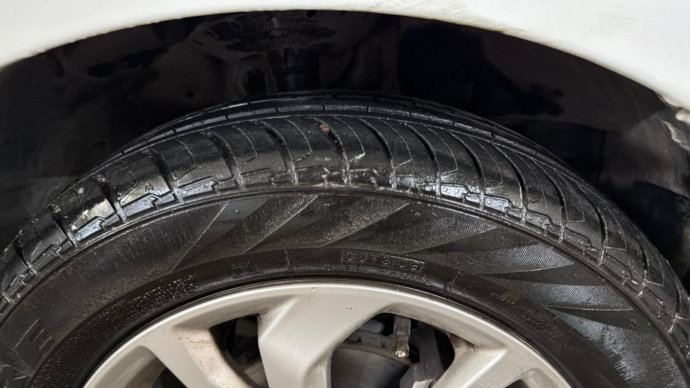 2018 Honda Amaze 1.2L I-VTEC V CVT, Petrol, Automatic, 64,224 km, Right Front Tyre Tread