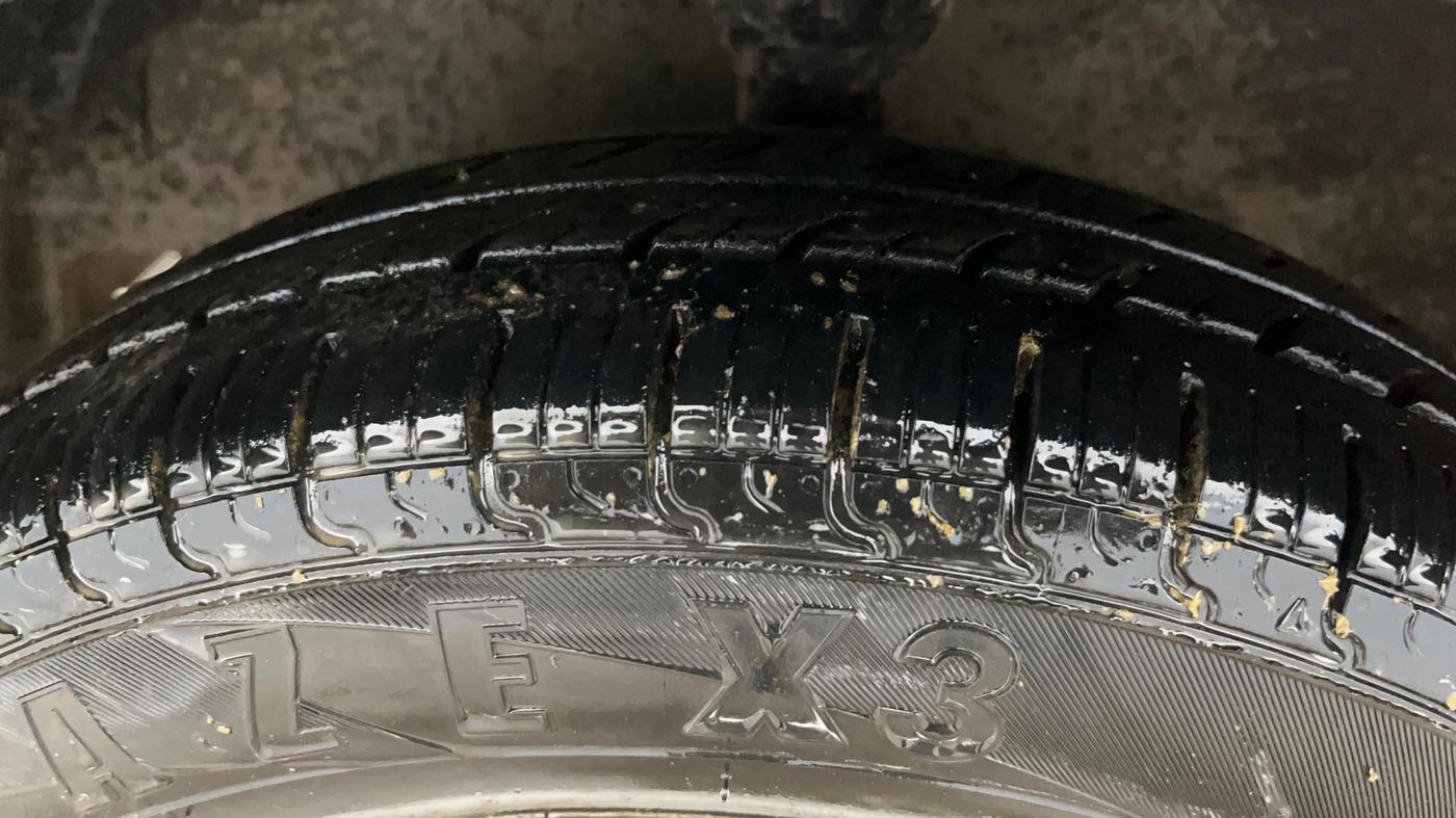 2015 Hyundai Eon ERA +, Petrol, Manual, 91,906 km, Left Front Tyre Tread