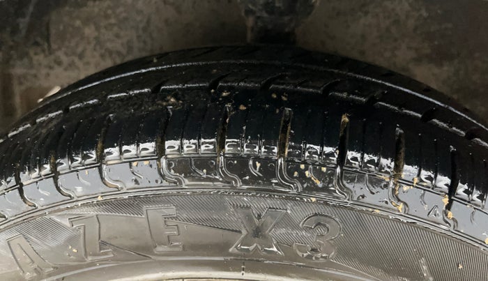 2015 Hyundai Eon ERA +, Petrol, Manual, 91,863 km, Left Front Tyre Tread