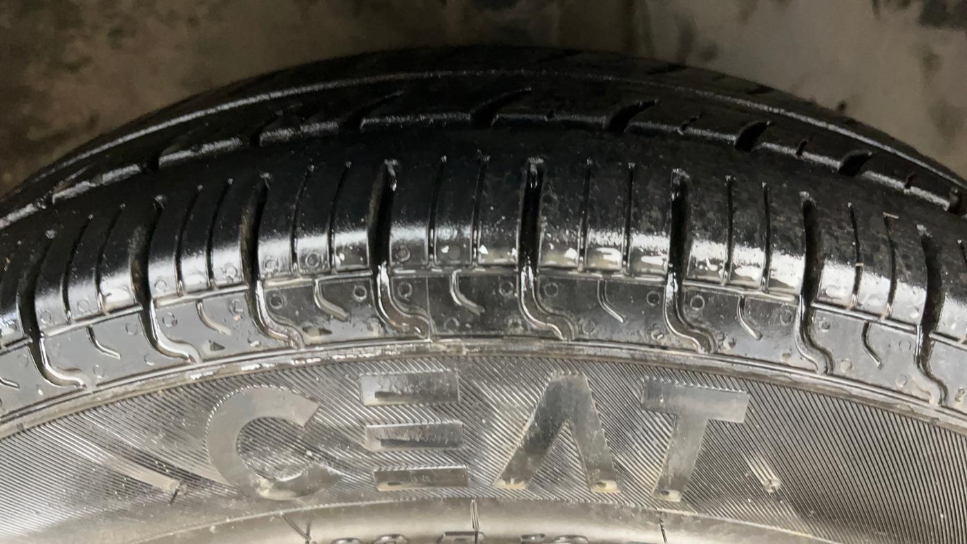 2015 Hyundai Eon ERA +, Petrol, Manual, 91,906 km, Right Front Tyre Tread