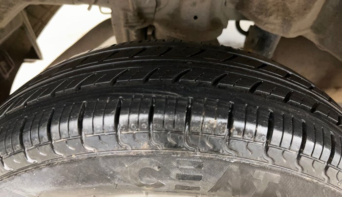 2015 Hyundai Eon ERA +, Petrol, Manual, 91,863 km, Right Rear Tyre Tread