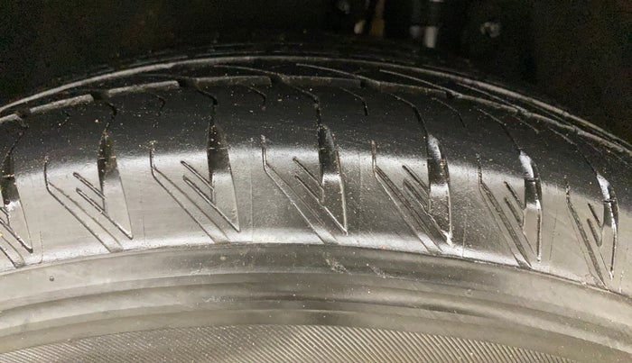 2023 Mahindra XUV700 AX 7 D AT AWD 7 STR, Diesel, Automatic, 94,253 km, Left Rear Tyre Tread