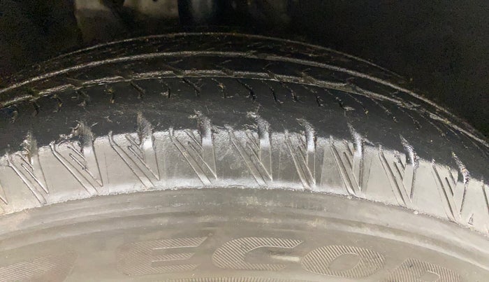 2023 Mahindra XUV700 AX 7 D AT AWD 7 STR, Diesel, Automatic, 94,253 km, Right Front Tyre Tread