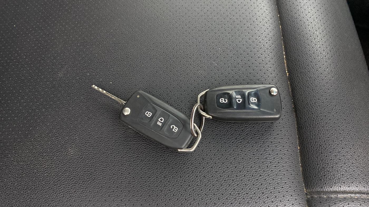 2017 Tata Hexa XT 4X2 6 STR, Diesel, Manual, 1,41,365 km, Key Close Up