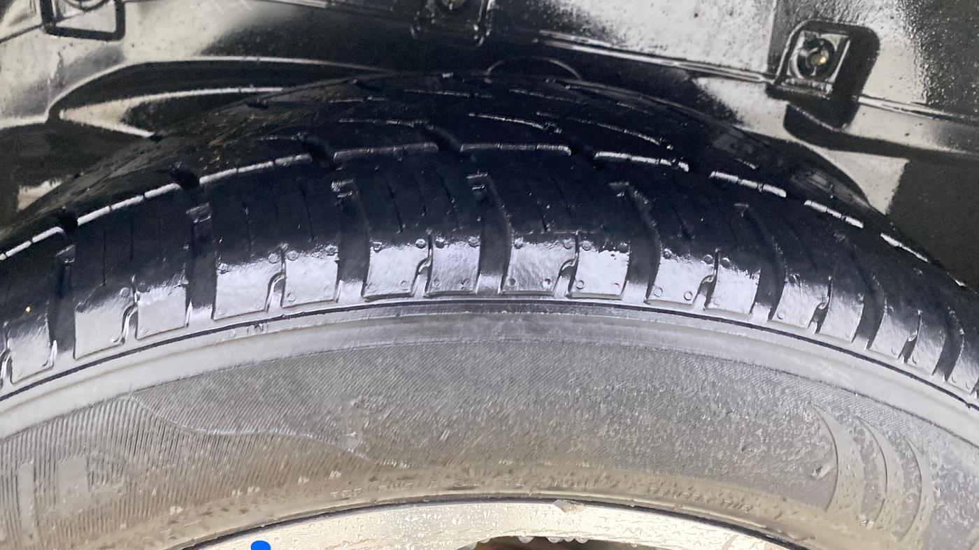 2017 Tata Hexa XT 4X2 6 STR, Diesel, Manual, 1,41,365 km, Left Rear Tyre Tread