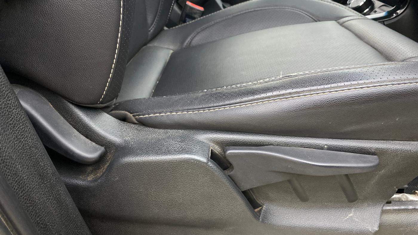 2017 Tata Hexa XT 4X2 6 STR, Diesel, Manual, 1,41,365 km, Driver Side Adjustment Panel
