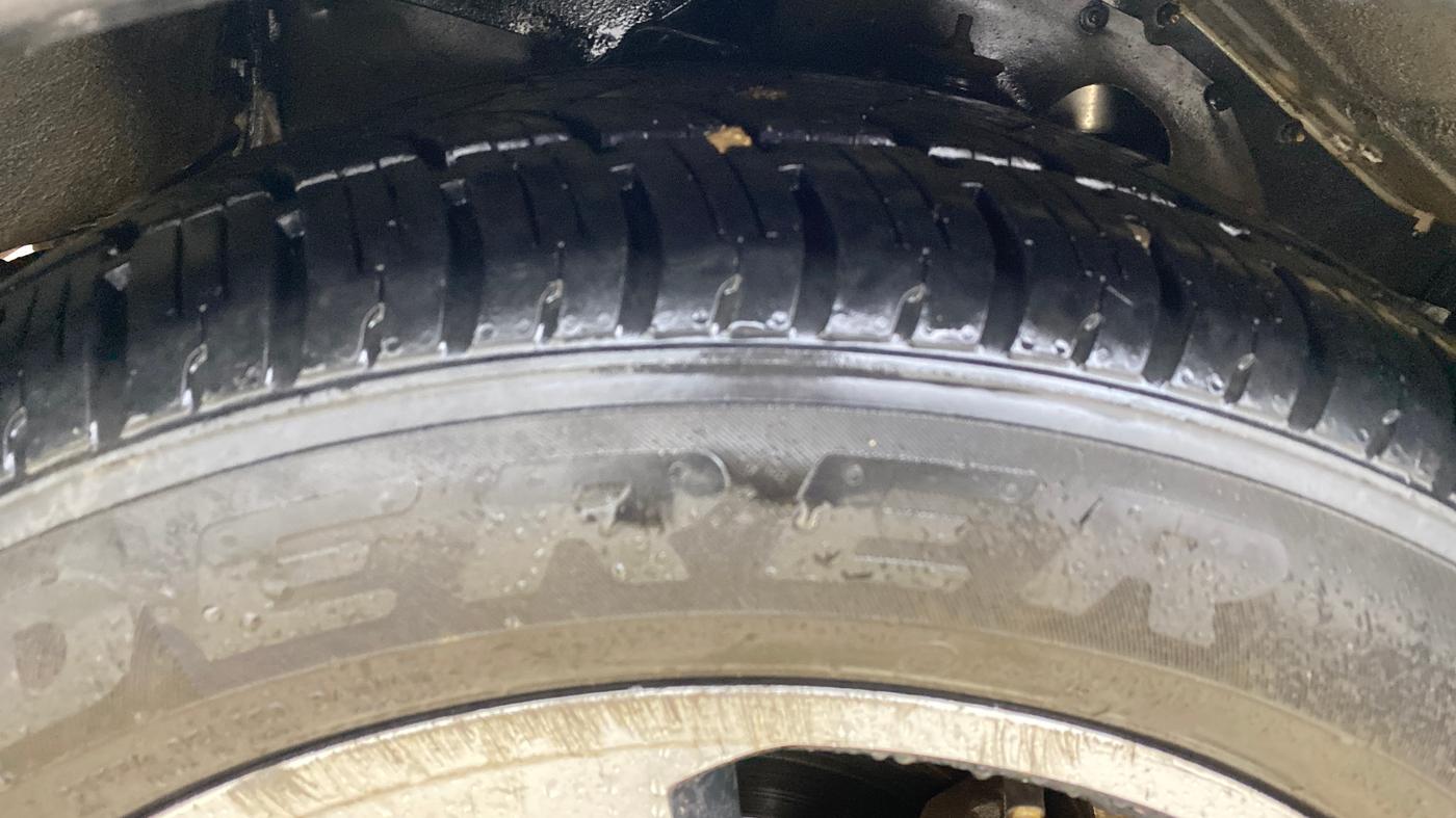 2017 Tata Hexa XT 4X2 6 STR, Diesel, Manual, 1,41,365 km, Right Front Tyre Tread
