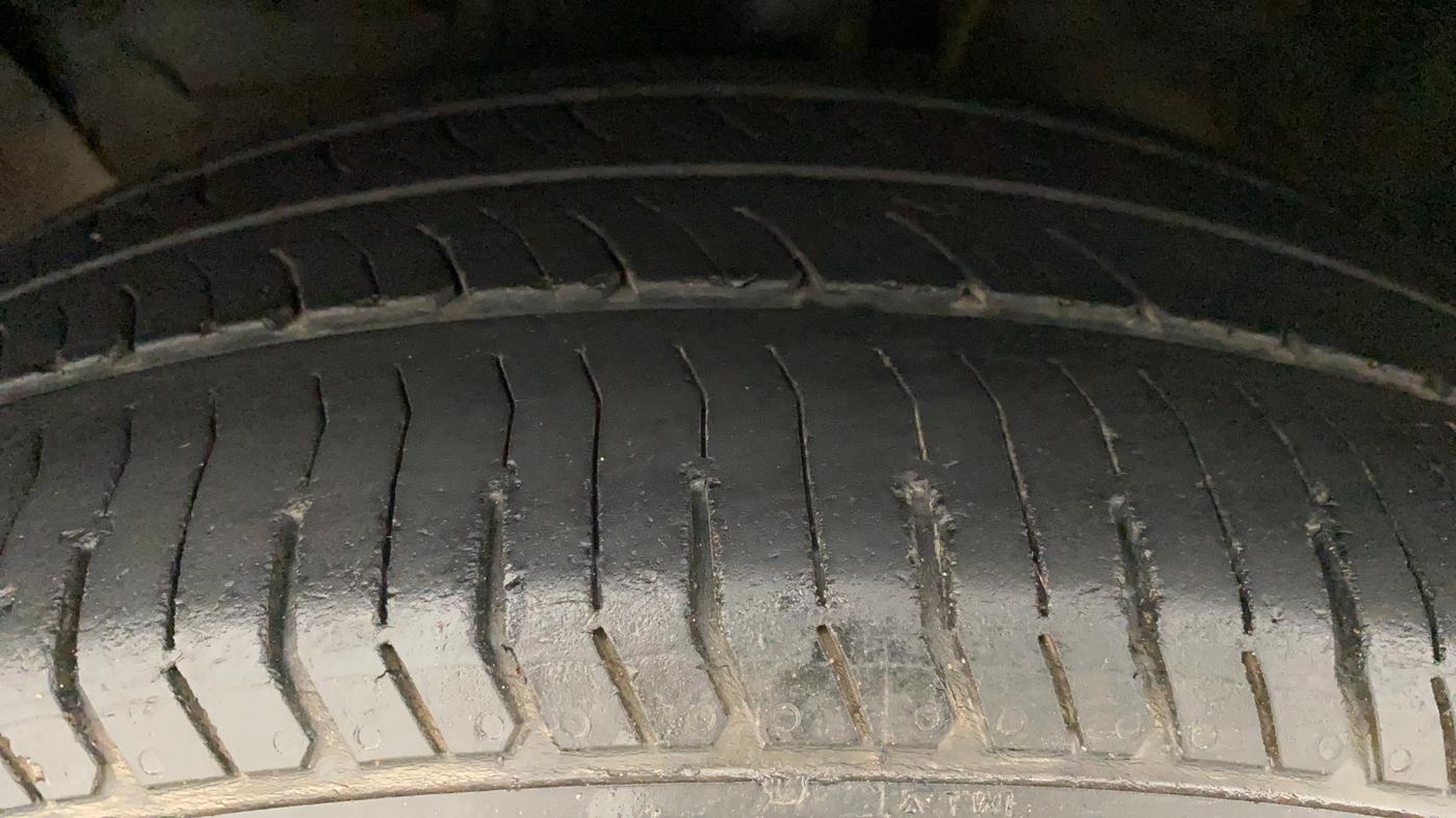 2016 Hyundai Creta SX PLUS 1.6 PETROL, Petrol, Manual, 1,02,898 km, Left Front Tyre Tread