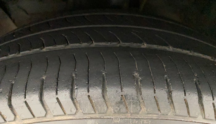 2016 Hyundai Creta SX PLUS 1.6 PETROL, Petrol, Manual, 1,02,898 km, Left Front Tyre Tread