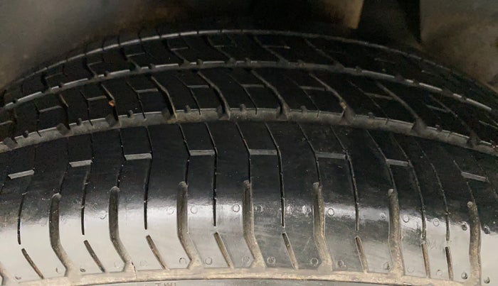 2016 Hyundai Creta SX PLUS 1.6 PETROL, Petrol, Manual, 1,02,898 km, Left Rear Tyre Tread