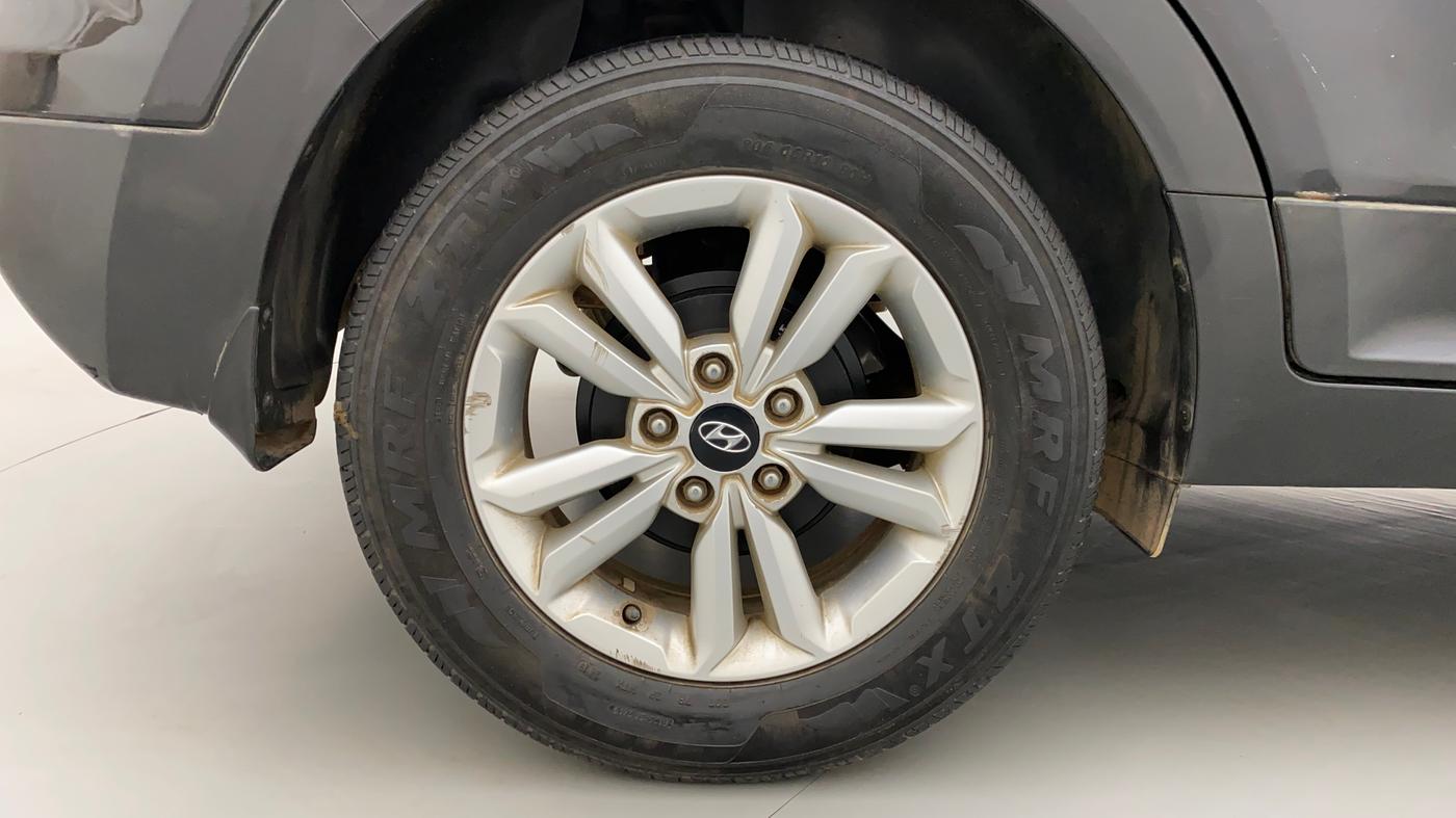 2016 Hyundai Creta SX PLUS 1.6 PETROL, Petrol, Manual, 1,02,898 km, Right Rear Wheel
