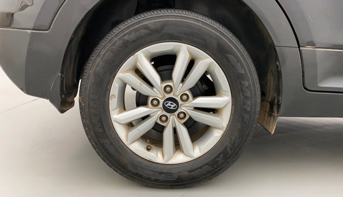 2016 Hyundai Creta SX PLUS 1.6 PETROL, Petrol, Manual, 1,02,898 km, Right Rear Wheel