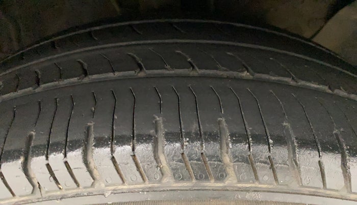 2016 Hyundai Creta SX PLUS 1.6 PETROL, Petrol, Manual, 1,02,898 km, Right Front Tyre Tread