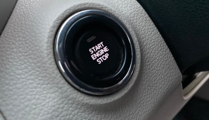 2021 Mahindra XUV300 W8 1.2 PETROL, Petrol, Manual, 38,257 km, Keyless Start/ Stop Button