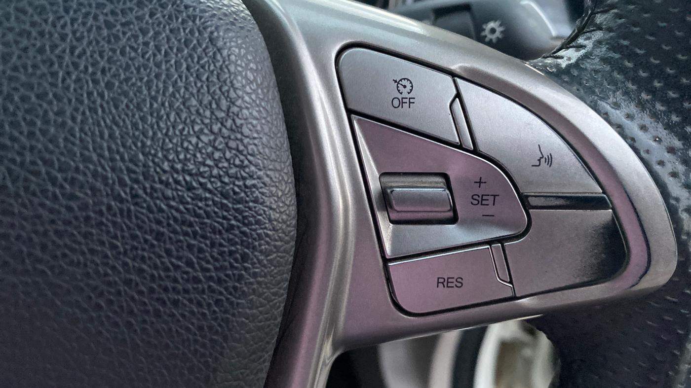 2021 Mahindra XUV300 W8 1.2 PETROL, Petrol, Manual, 38,257 km, Adaptive Cruise Control