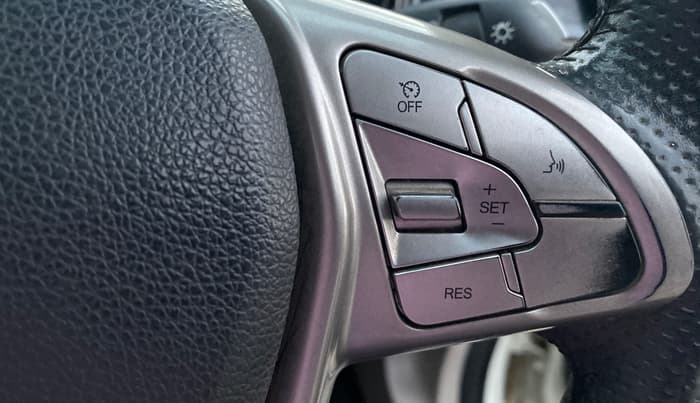 2021 Mahindra XUV300 W8 1.2 PETROL, Petrol, Manual, 38,257 km, Adaptive Cruise Control