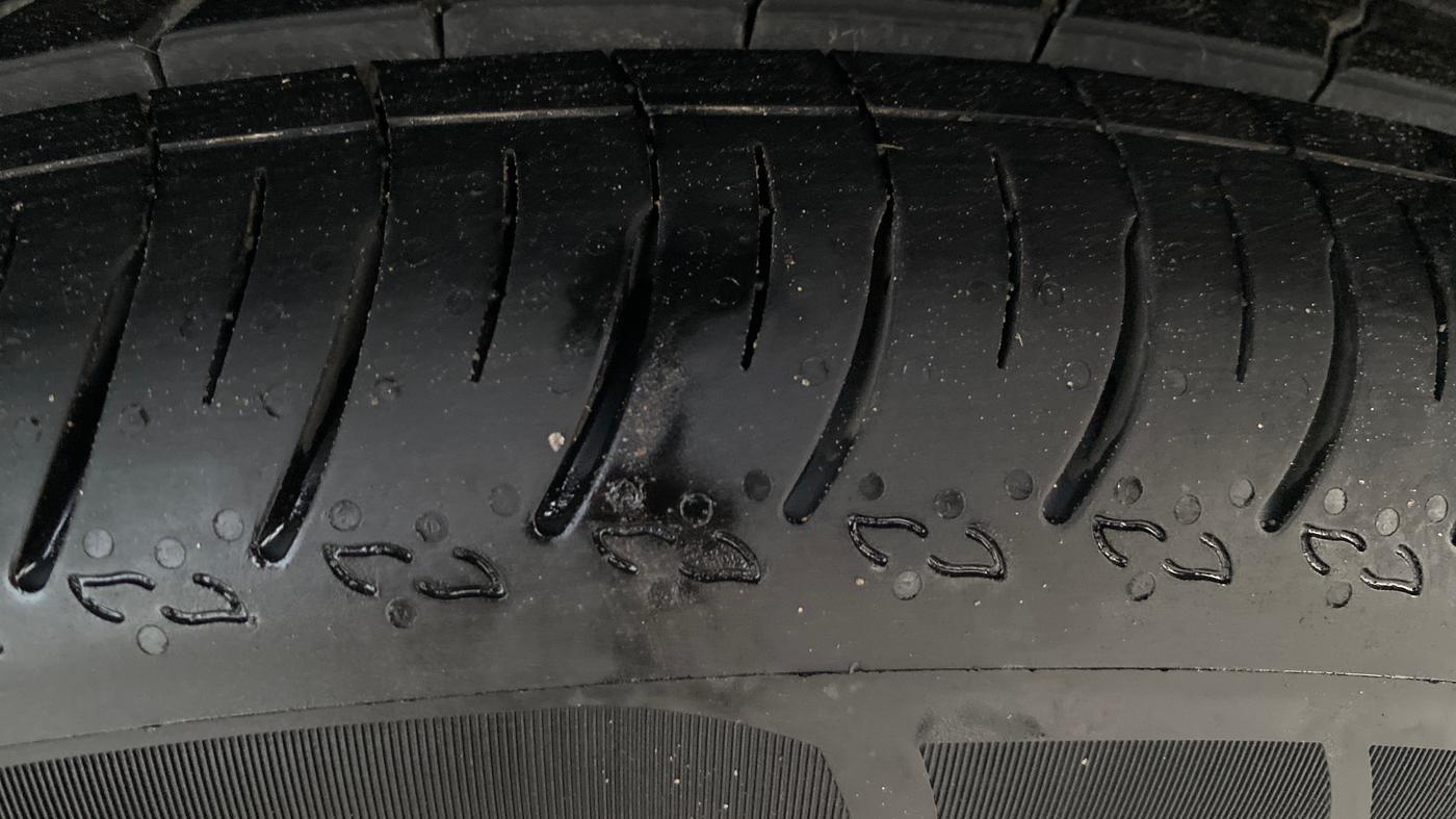 2021 Mahindra XUV300 W8 1.2 PETROL, Petrol, Manual, 38,257 km, Right Rear Tyre Tread