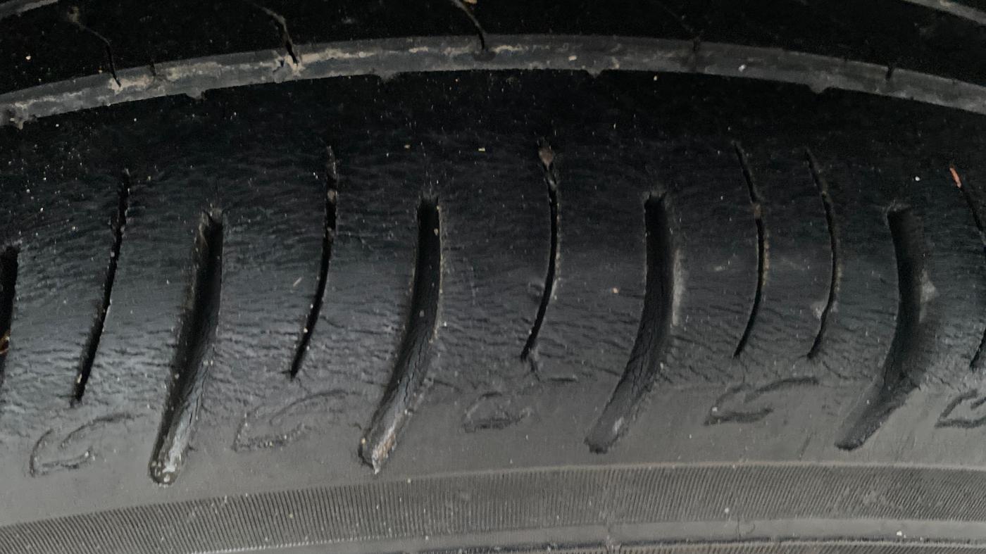 2021 Mahindra XUV300 W8 1.2 PETROL, Petrol, Manual, 38,257 km, Left Rear Tyre Tread
