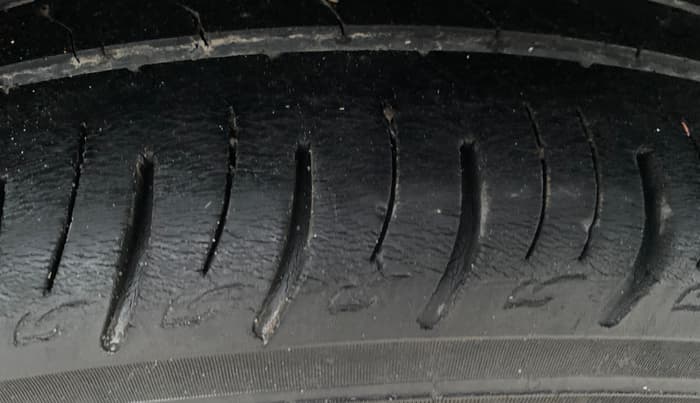 2021 Mahindra XUV300 W8 1.2 PETROL, Petrol, Manual, 38,257 km, Left Rear Tyre Tread