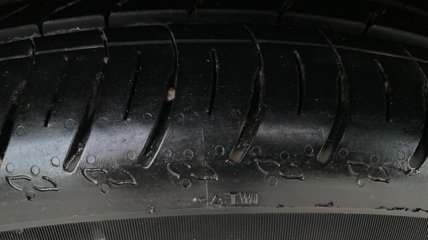 2021 Mahindra XUV300 W8 1.2 PETROL, Petrol, Manual, 38,257 km, Left Front Tyre Tread