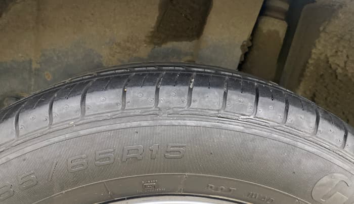 2014 Maruti Ertiga VXI CNG, CNG, Manual, 96,429 km, Left Rear Tyre Tread