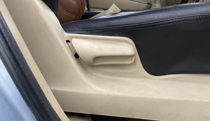 2014 Maruti Ertiga VXI CNG, CNG, Manual, 96,429 km, Driver Side Adjustment Panel