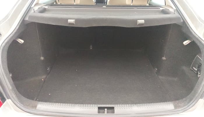 2016 Skoda Octavia STYLE PLUS AT 1.8 TSI, Petrol, Automatic, 1,23,182 km, Boot Inside