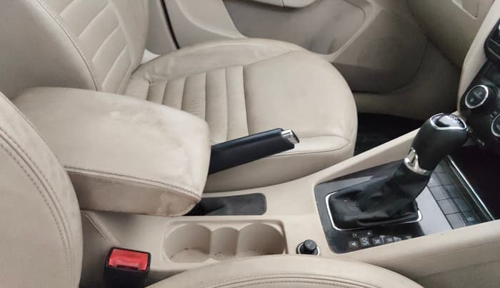2016 Skoda Octavia STYLE PLUS AT 1.8 TSI, Petrol, Automatic, 1,23,182 km, Gear Lever