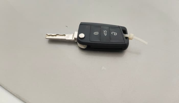 2016 Skoda Octavia STYLE PLUS AT 1.8 TSI, Petrol, Automatic, 1,23,182 km, Key Close Up