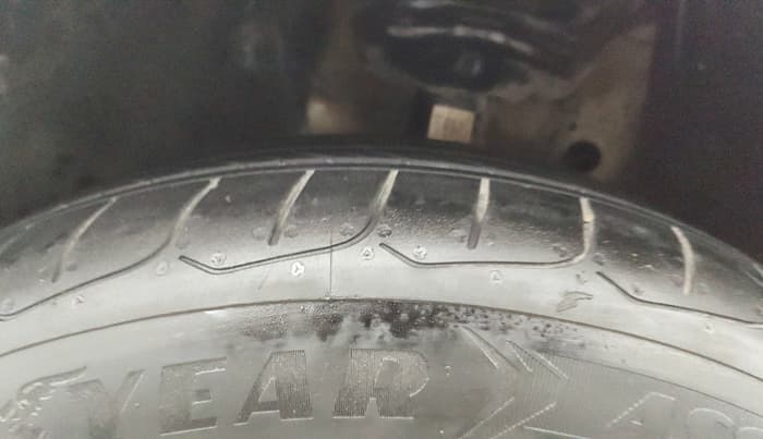 2016 Skoda Octavia STYLE PLUS AT 1.8 TSI, Petrol, Automatic, 1,23,182 km, Left Front Tyre Tread