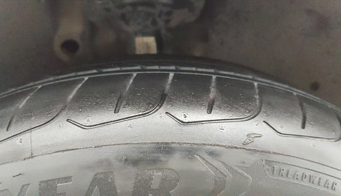 2016 Skoda Octavia STYLE PLUS AT 1.8 TSI, Petrol, Automatic, 1,23,182 km, Right Front Tyre Tread