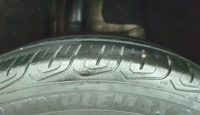 2016 Skoda Octavia STYLE PLUS AT 1.8 TSI, Petrol, Automatic, 1,23,182 km, Right Rear Tyre Tread