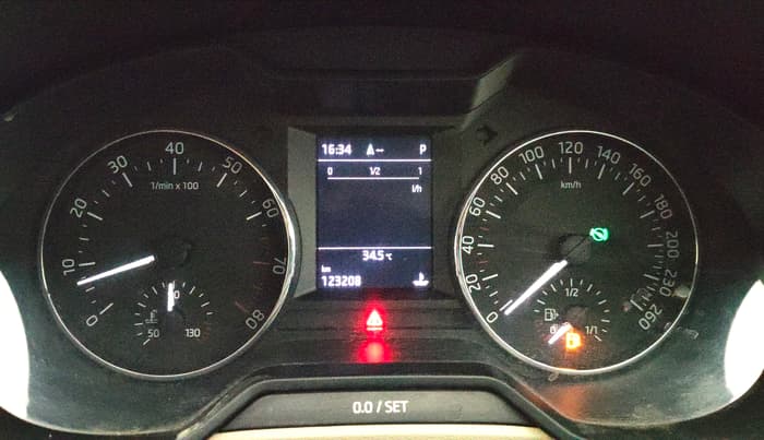 2016 Skoda Octavia STYLE PLUS AT 1.8 TSI, Petrol, Automatic, 1,23,182 km, Odometer Image