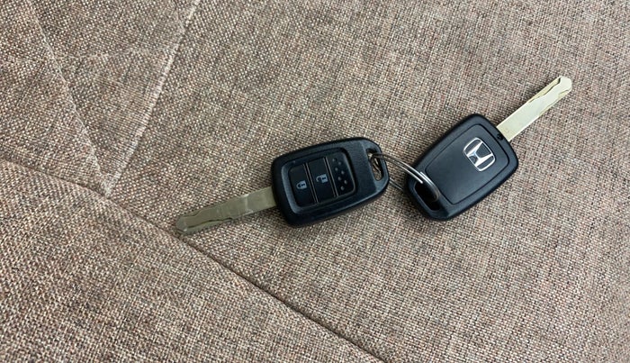 2015 Honda City 1.5L I-VTEC V MT, Petrol, Manual, 1,42,553 km, Key Close Up