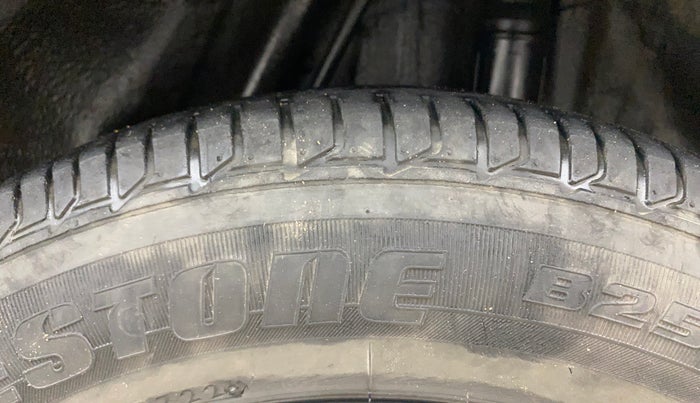 2015 Honda City 1.5L I-VTEC V MT, Petrol, Manual, 1,42,553 km, Left Rear Tyre Tread