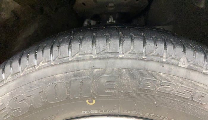 2015 Honda City 1.5L I-VTEC V MT, Petrol, Manual, 1,42,553 km, Right Front Tyre Tread