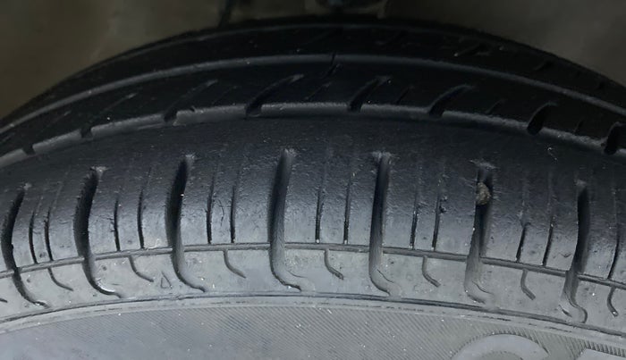 2016 Maruti Alto 800 LXI, Petrol, Manual, 13,122 km, Right Front Tyre Tread