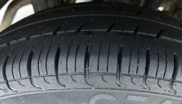 2016 Maruti Alto 800 LXI, Petrol, Manual, 13,122 km, Right Rear Tyre Tread