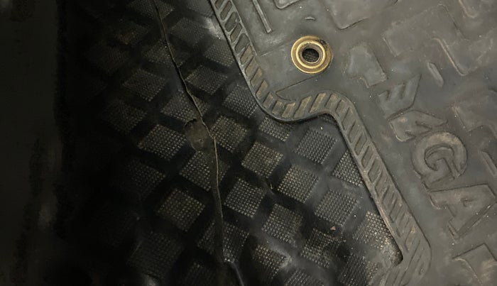 2016 Maruti Alto 800 LXI, Petrol, Manual, 13,122 km, Flooring - Carpet is minor damage