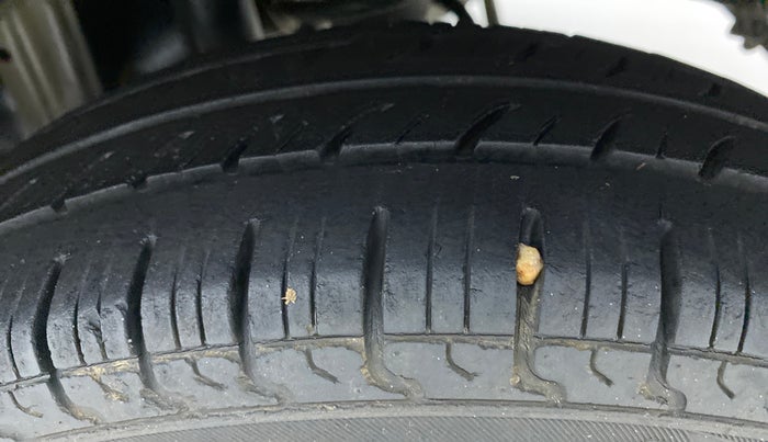 2016 Maruti Alto 800 LXI, Petrol, Manual, 13,122 km, Left Rear Tyre Tread