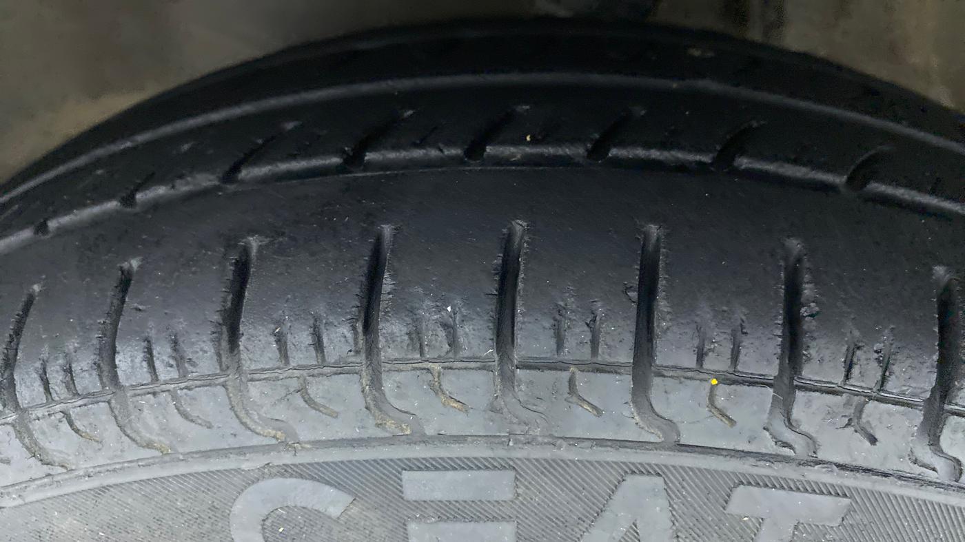 2016 Maruti Alto 800 LXI, Petrol, Manual, 13,122 km, Left Front Tyre Tread