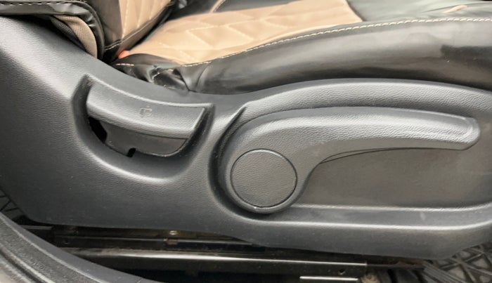 2016 Hyundai Elite i20 ASTA 1.2 (O), CNG, Manual, 70,409 km, Driver Side Adjustment Panel