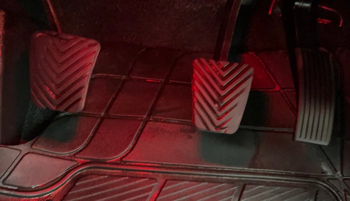 2016 Hyundai Elite i20 ASTA 1.2 (O), CNG, Manual, 70,409 km, Pedals