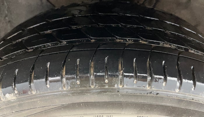 2016 Hyundai Elite i20 ASTA 1.2 (O), CNG, Manual, 70,409 km, Left Front Tyre Tread