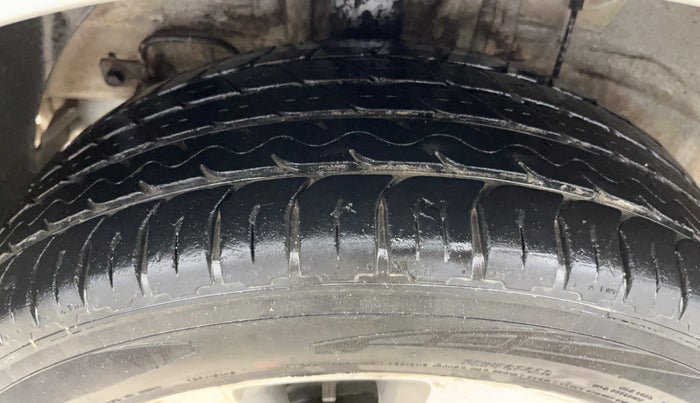 2016 Hyundai Elite i20 ASTA 1.2 (O), CNG, Manual, 70,409 km, Right Rear Tyre Tread