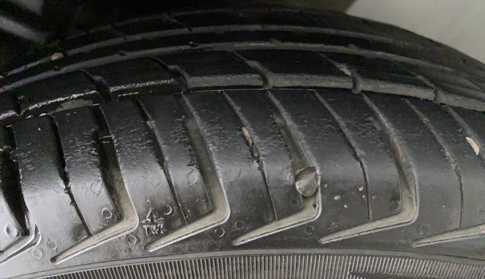 2019 Renault Kwid 1.0 RXT Opt, Petrol, Manual, 21,168 km, Left Rear Tyre Tread