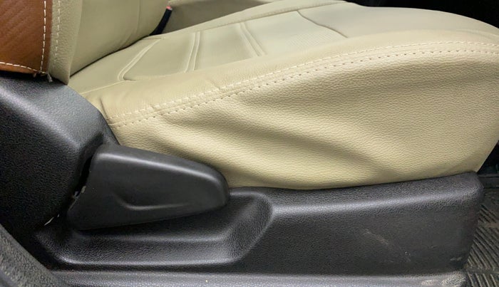 2019 Renault Kwid 1.0 RXT Opt, Petrol, Manual, 21,168 km, Driver Side Adjustment Panel